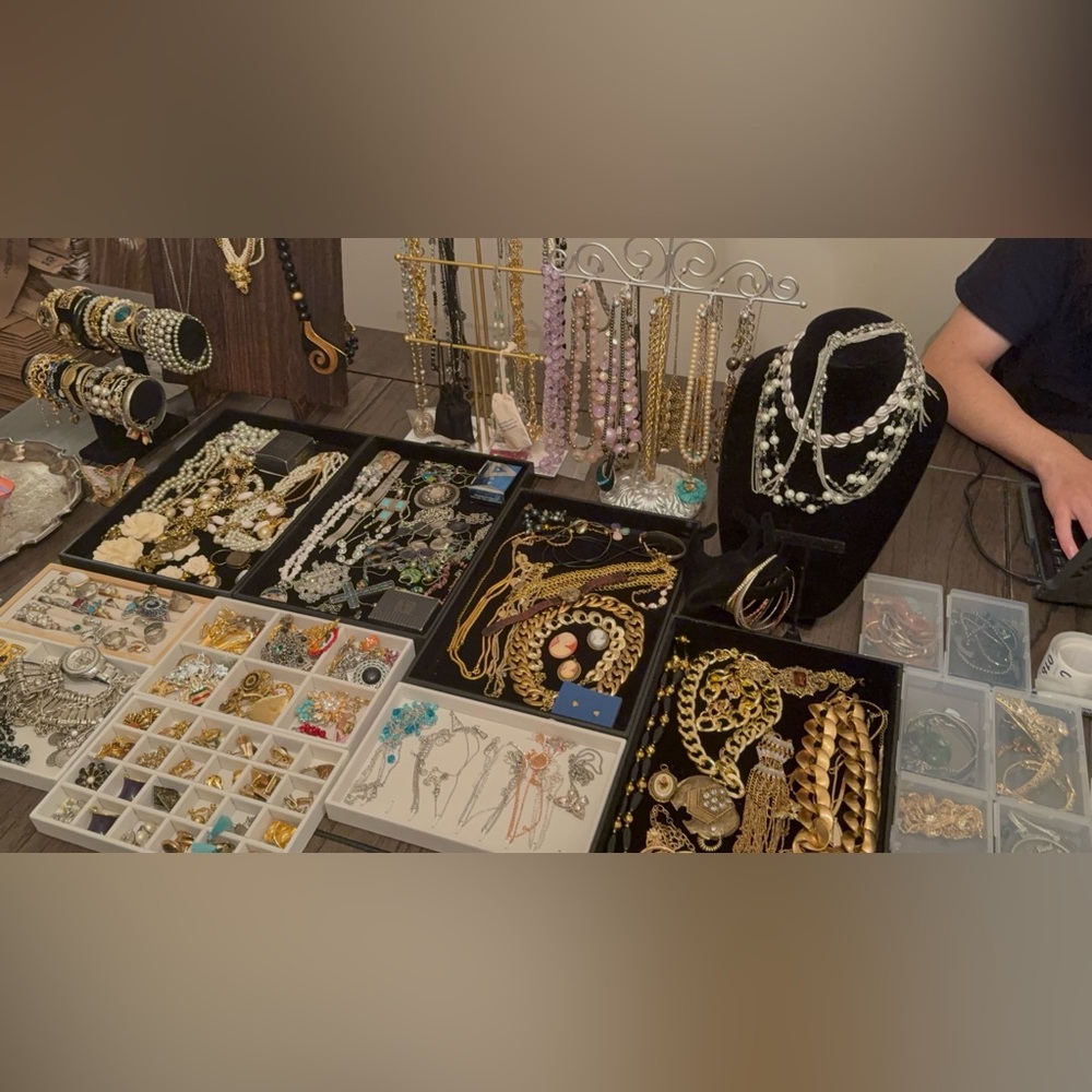 Vintage Jewelry/Modern/classic/ and more ♥️